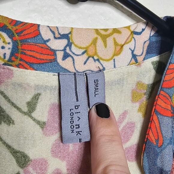 Anthropologie BL-nk London Stephaine Vneck Top Blue Yellow Floral size small - Picture 4 of 6